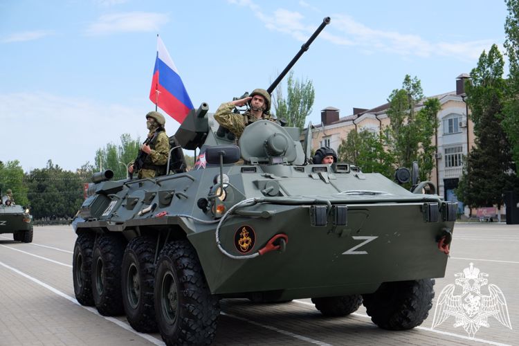 Росгвардейцы приняли участие в параде Победы в Каспийске 