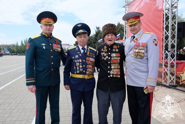 Росгвардейцы приняли участие в параде Победы в Каспийске 