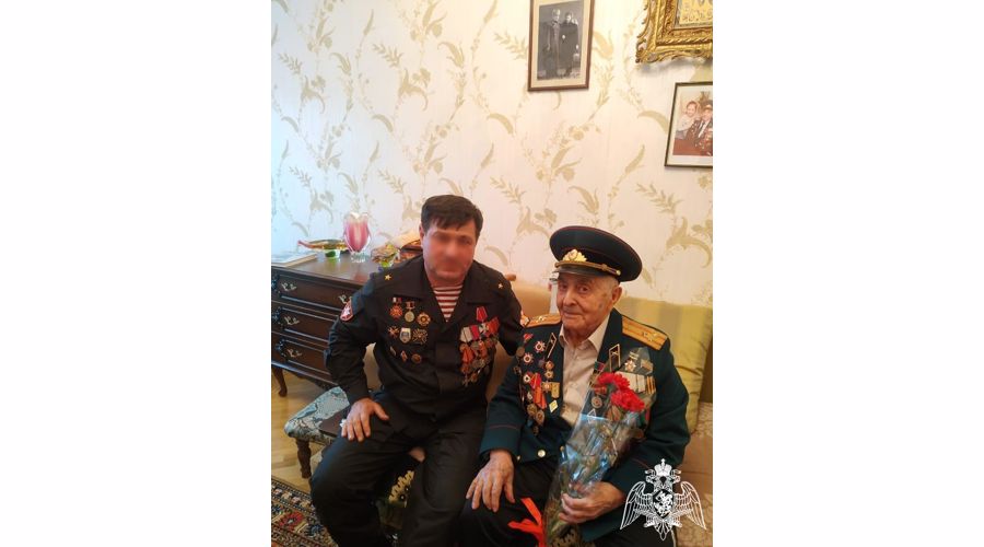 В Дагестане росгвардейцы поздравили ветеранов Великой Отечественной войны с Днем Победы