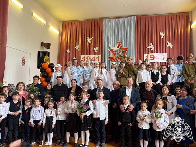 В Дагестане росгвардейцы провели уроки Мужества ко Дню Победы