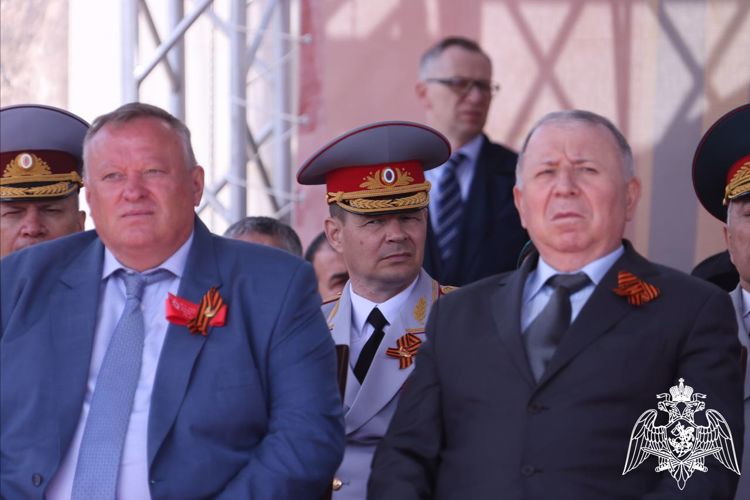 Росгвардейцы приняли участие в параде Победы в Каспийске 