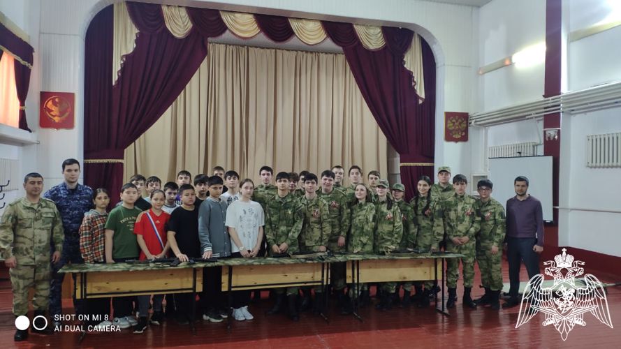 В Дагестане росгвардейцы провели уроки Мужества ко Дню Победы