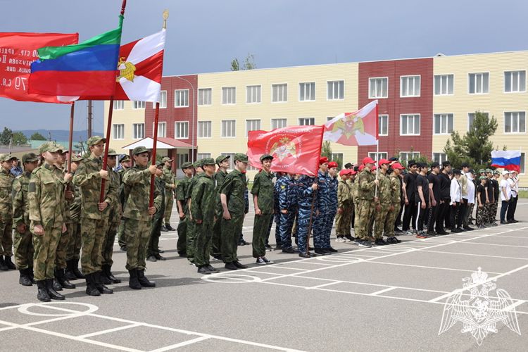 В Дагестане учащиеся профильных классов Росгвардии приняли участие в военно-спортивной игре «Победа»