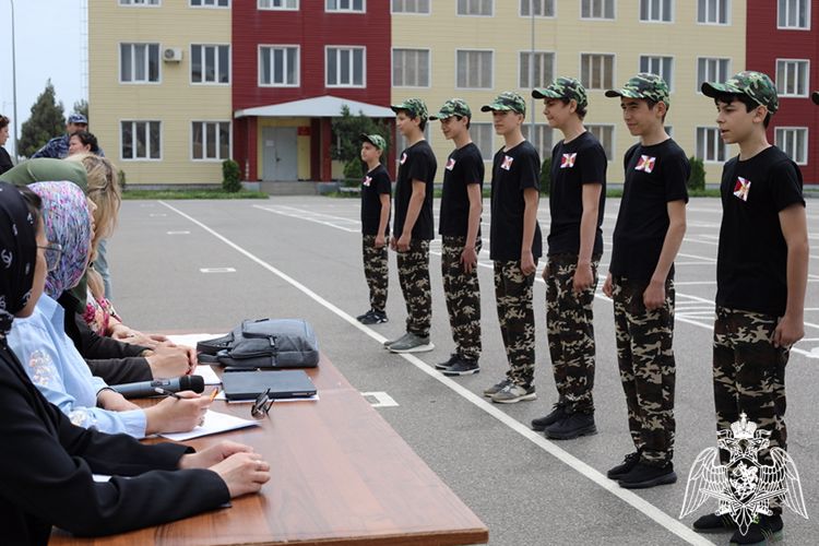 В Дагестане учащиеся профильных классов Росгвардии приняли участие в военно-спортивной игре «Победа»