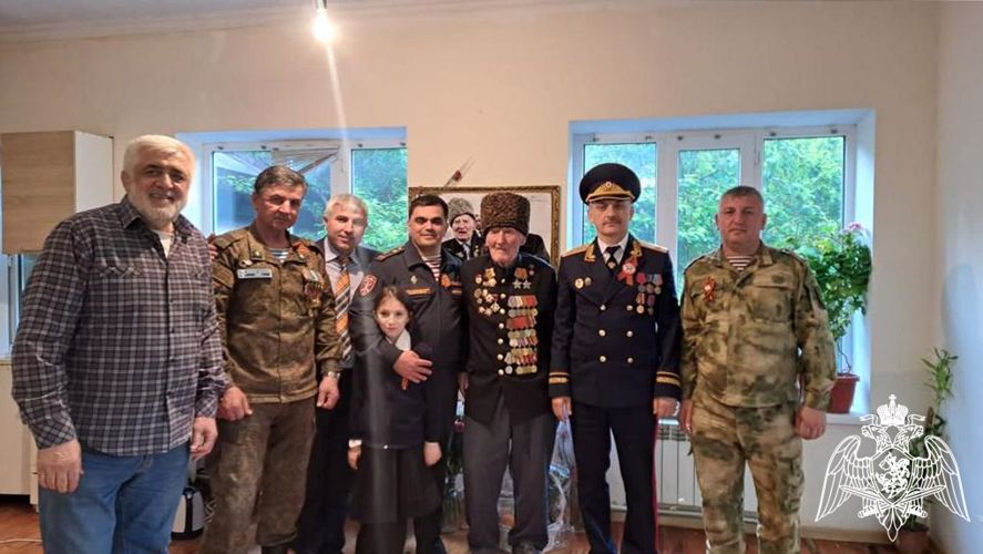 В Дагестане росгвардейцы навестили 99-летнего фронтовика