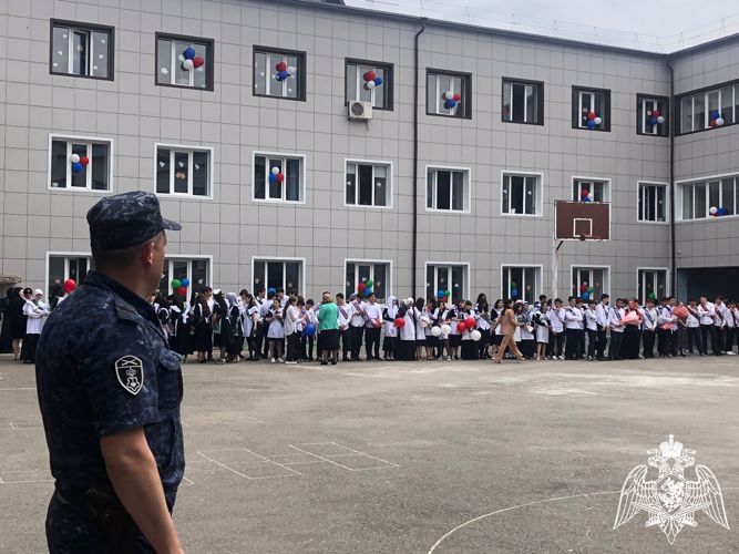Росгвардейцы обеспечили безопасность во время Последних звонков в Дагестане