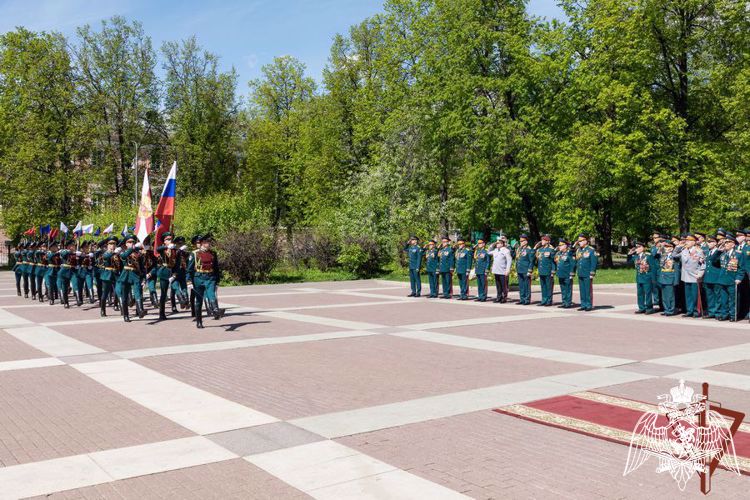 В преддверии Дня Победы генерал армии Виктор Золотов поздравил ветеранов Великой Отечественной войны