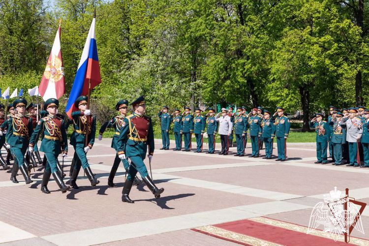 В преддверии Дня Победы генерал армии Виктор Золотов поздравил ветеранов Великой Отечественной войны