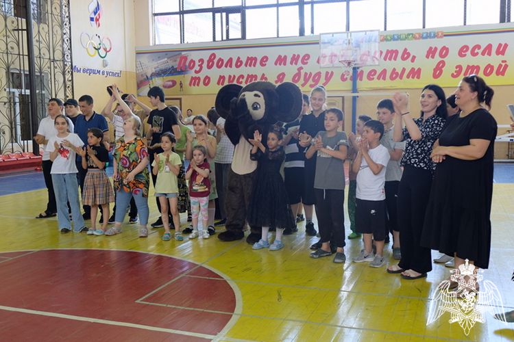 В Дагестане росгвардейцы провели для детей с ограниченными возможностями здоровья праздничное мероприятие