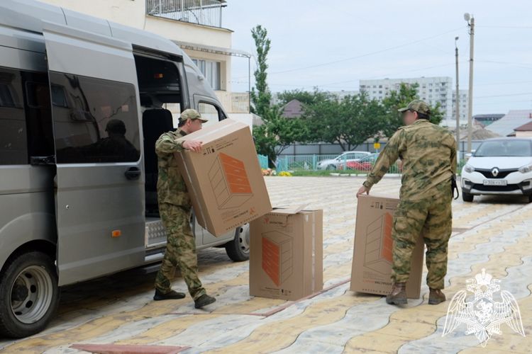 Акцию «Дорогою добра» поддержали росгвардейцы из Дагестана
