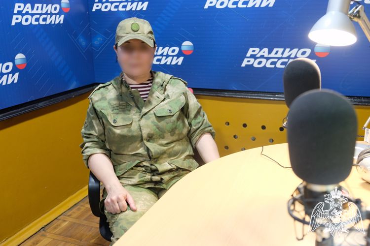 Кинолог махачкалинского ОМОН выступила на региональном радио