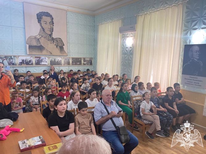 В Дагестане член Союза журналистов России встретился с детьми военнослужащих Росгвардии 