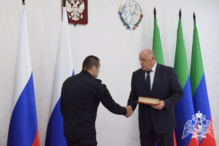 На День Конституции Республики Дагестан росгвардейцам вручили награды