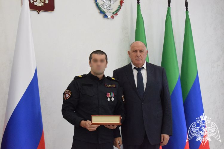 На День Конституции Республики Дагестан росгвардейцам вручили награды