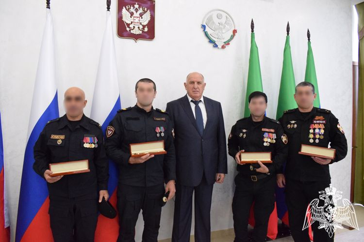 На День Конституции Республики Дагестан росгвардейцам вручили награды
