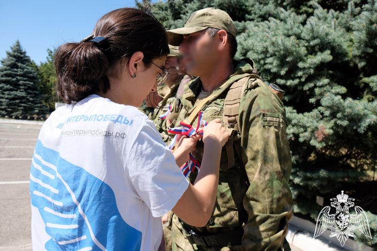В Дагестане росгвардейцы поддержали акцию «Российский триколор» 