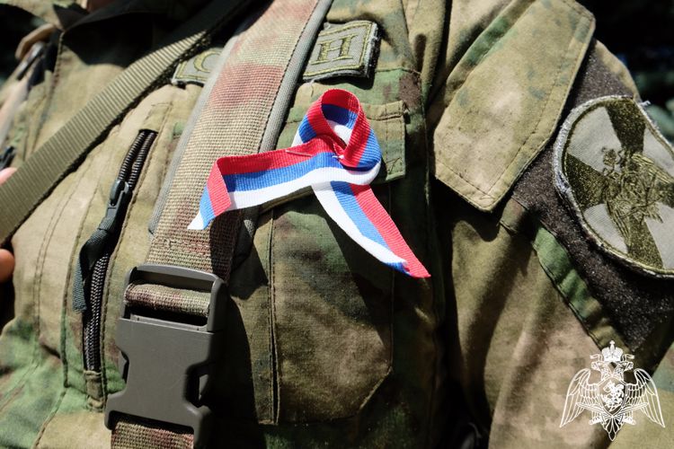 В Дагестане росгвардейцы поддержали акцию «Российский триколор» 