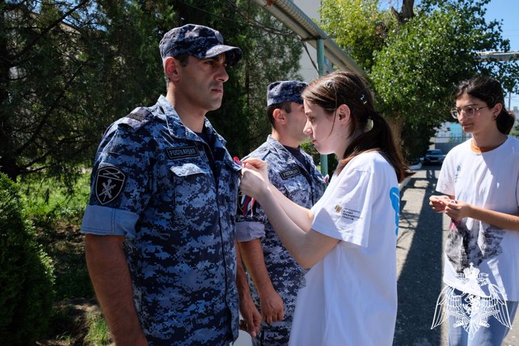 В Дагестане росгвардейцы поддержали акцию «Российский триколор» 