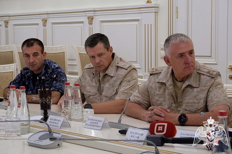 Семье погибшего росгвардейца передали орден Мужества в Дагестане 