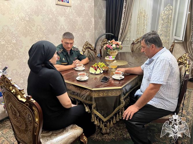 Росгвардейцы помогли собрать в школу детей погибших боевых товарищей в Дагестане