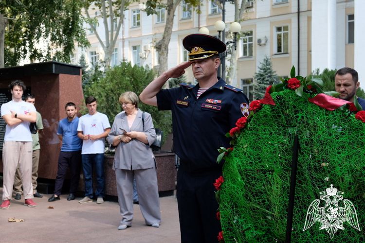 В Дагестане росгвардейцы почтили память коллег, погибших при исполнении служебного долга