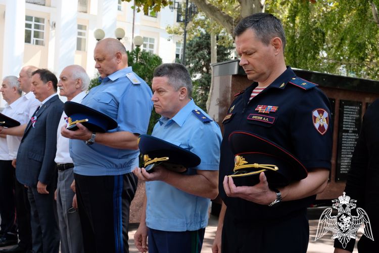В Дагестане росгвардейцы почтили память коллег, погибших при исполнении служебного долга