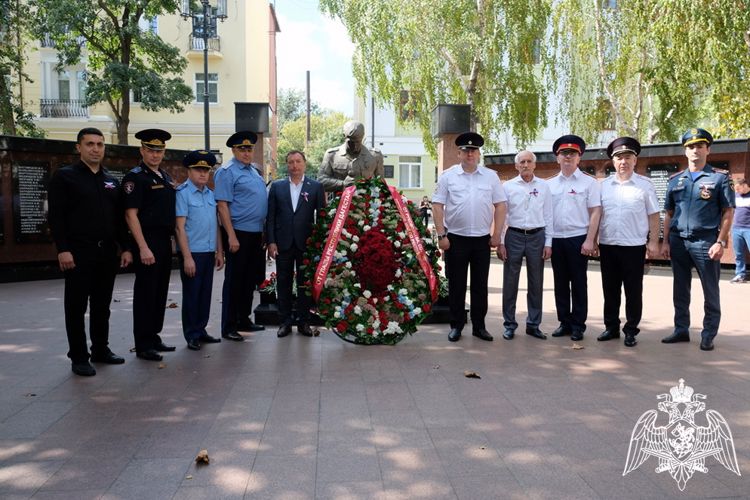В Дагестане росгвардейцы почтили память коллег, погибших при исполнении служебного долга