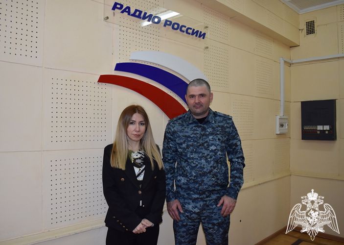 Офицер вневедомственной охраны Росгвардии стал гостем дагестанского радио