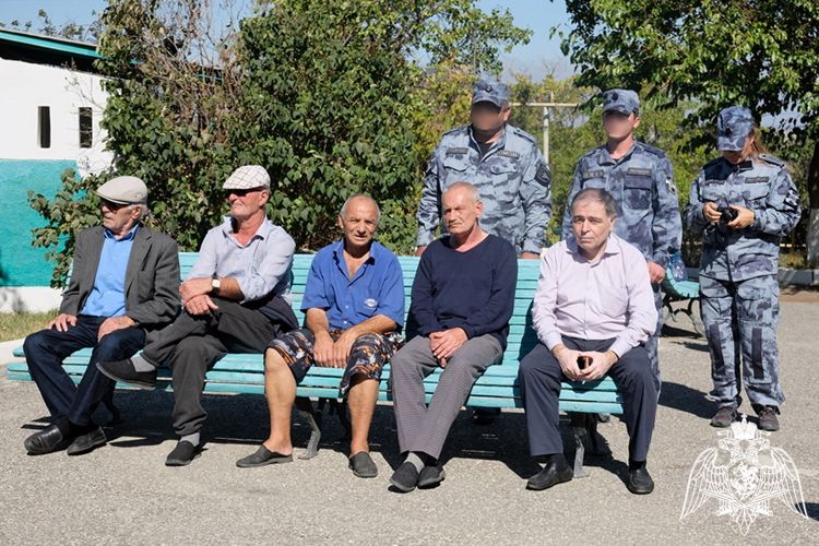 В Дагестане росгвардейцы навестили постояльцев дома-интерната «Ветеран»