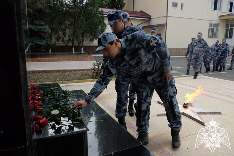 В Дагестане росгвардейцы отметили День ОМОН