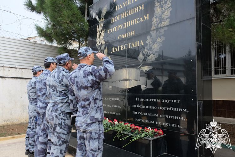 В Дагестане росгвардейцы отметили День ОМОН