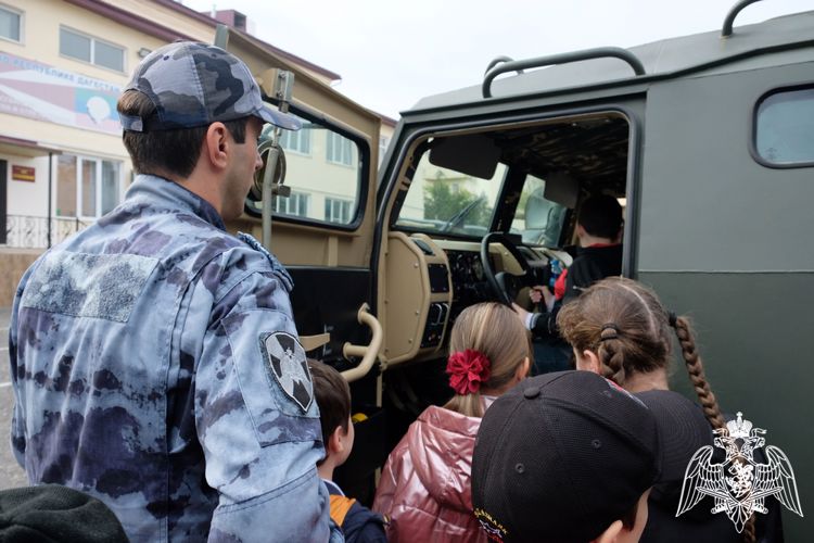 Росгвардейцы провели патриотическое мероприятие для дагестанских школьников
