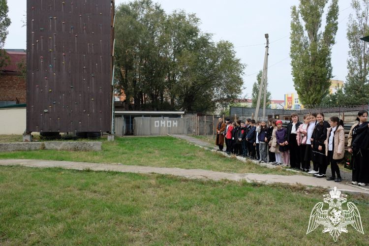 Росгвардейцы провели патриотическое мероприятие для дагестанских школьников