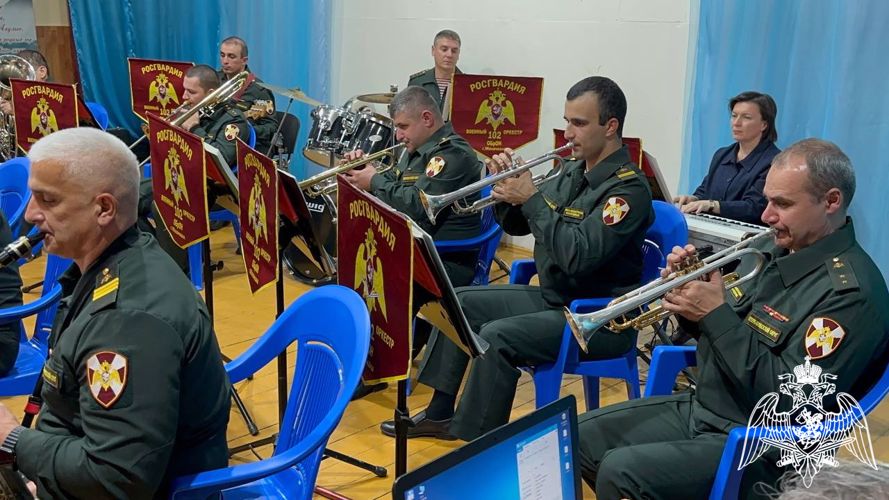 Военный оркестр Росгвардии выступил с концертной программой для жителей горного района Дагестана