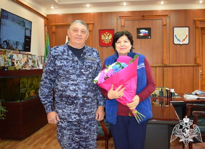 В Дагестане росгвардейцы поздравили журналистов региональных телеканалов с профессиональным праздником