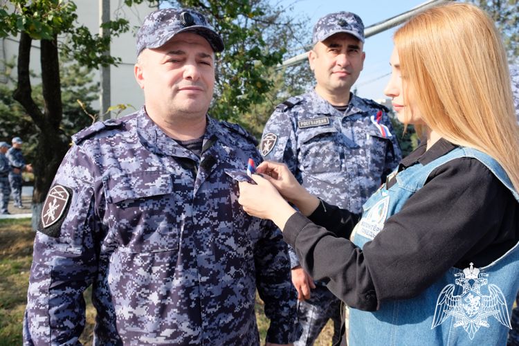 Росгвардейцы присоединились к акции «Триколор – мы едины» в Дагестане