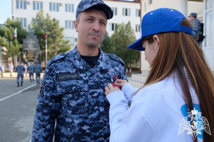 Росгвардейцы присоединились к акции «Триколор – мы едины» в Дагестане