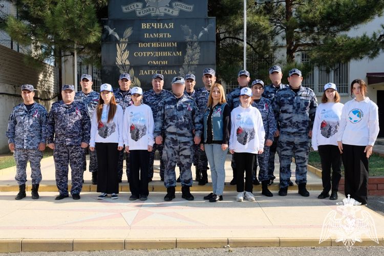 Росгвардейцы присоединились к акции «Триколор – мы едины» в Дагестане