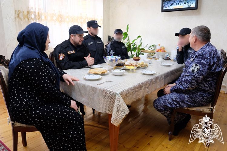Росгвардейцы в Дагестане присоединились к всероссийской ведомственной акции «С любовью к маме»