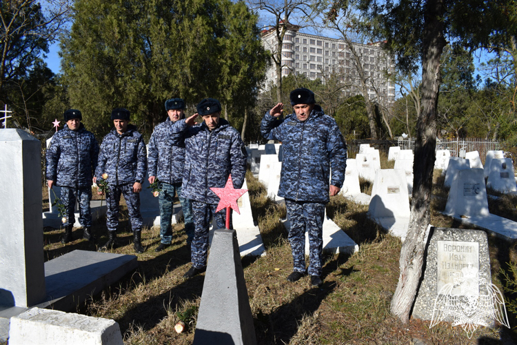 В Дагестане росгвардейцы почтили память неизвестного солдата