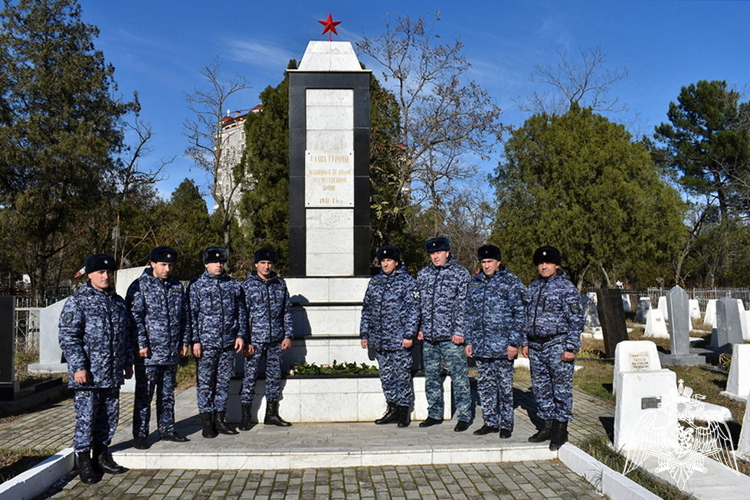 В Дагестане росгвардейцы почтили память неизвестного солдата