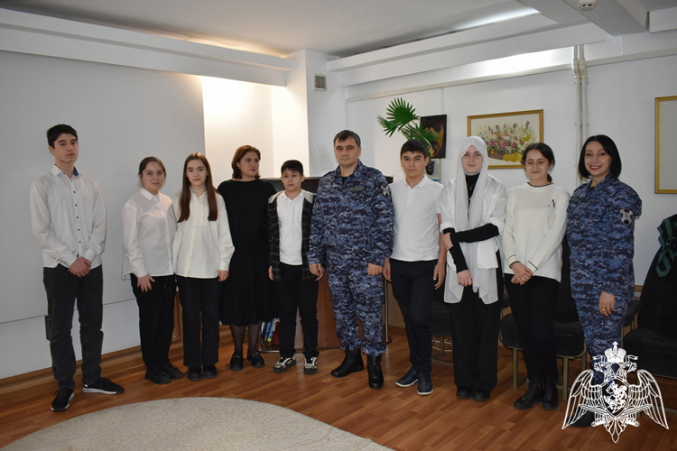 Росгвардейцы провели с дагестанскими школьниками встречу, посвященную Дню Конституции  России