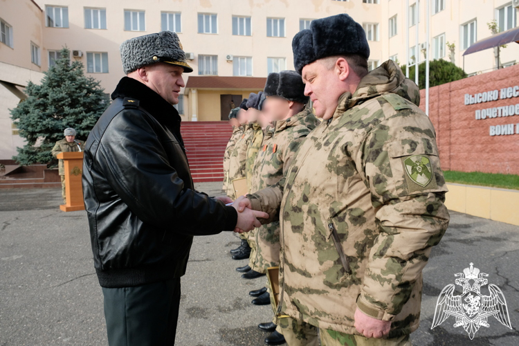 Военнослужащие махачкалинского соединения Росгвардии провели мероприятия, приуроченные ко Дню Героев Отечества