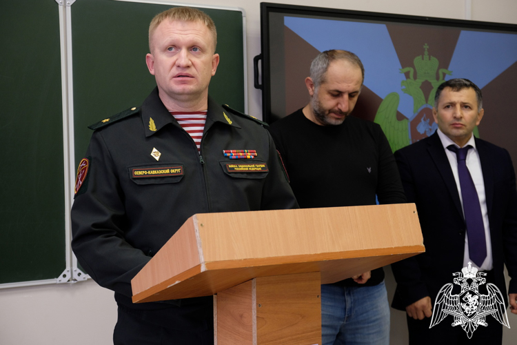 Именную аудиторию в память о военнослужащем Росгвардии открыли в Дагестане