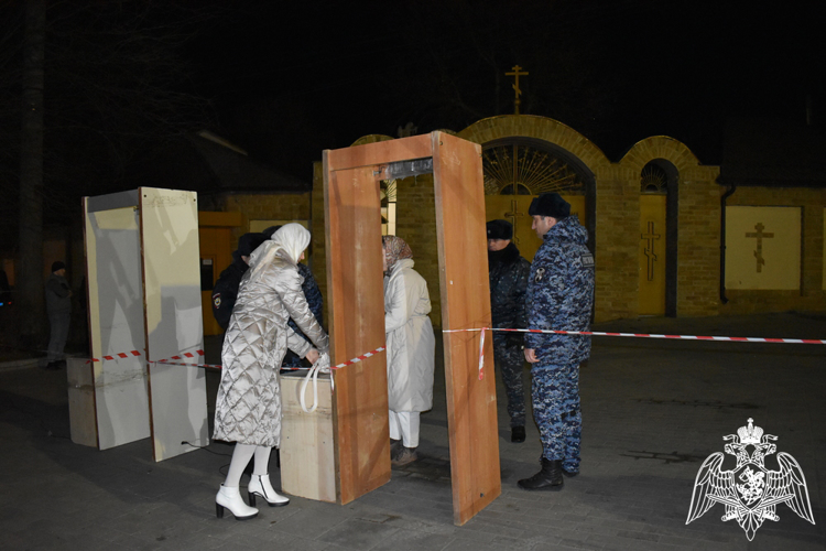 Росгвардейцы обеспечили безопасность во время новогодних и рождественских праздников в Дагестане 