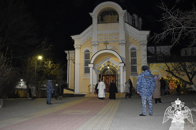 Росгвардейцы обеспечили безопасность во время новогодних и рождественских праздников в Дагестане 
