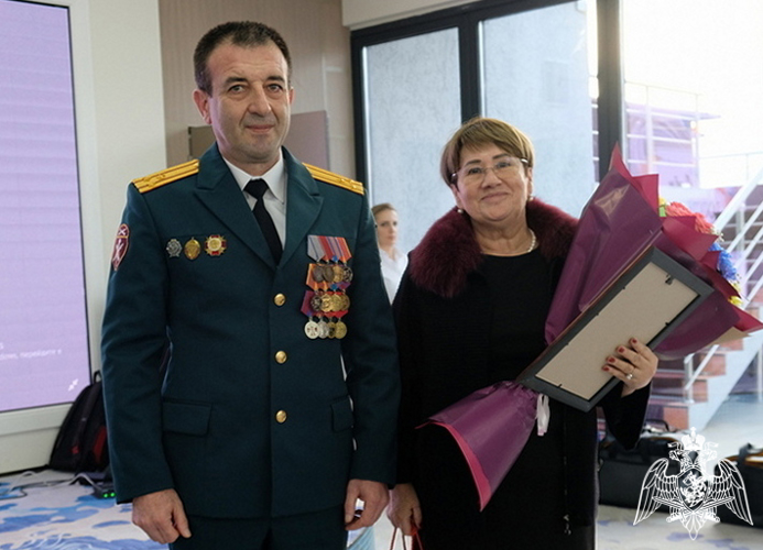 Росгвардейцы поздравили с Днем российской печати дагестанских журналистов 
