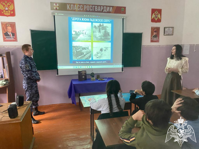 Росгвардейцы провели  для дагестанских школьников занятия, посвященные  годовщине освобождения Ленинграда от фашистской блокады
