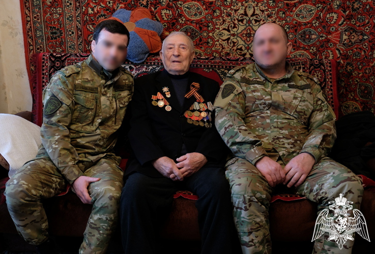 Росгвардейцы поздравили ветеранов Великой Отечественной войны с наступающим Днем защитника Отечества в Дагестане