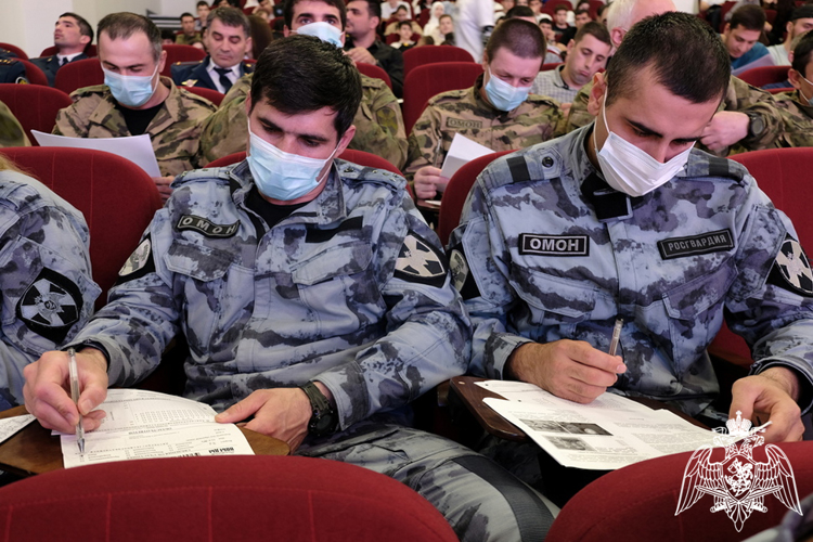 В Дагестане росгвардейцы написали «Диктант Победы»